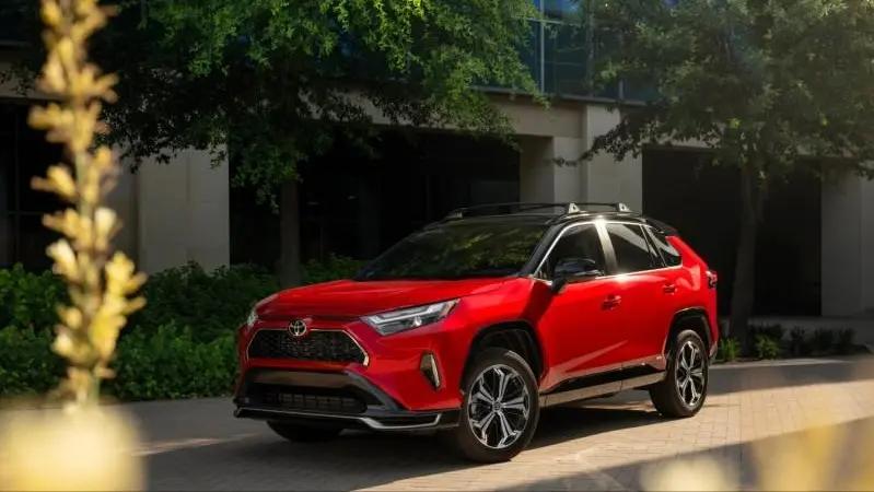 Toyota RAV4 PHEV 2025: Единное наименование и стандартный полный привод