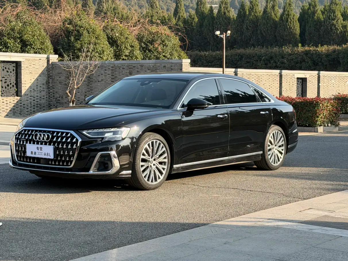 Audi A8 2023 г. 80036 км.