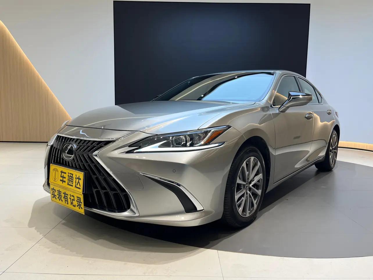 Lexus ES 2024 г. 26037 км.