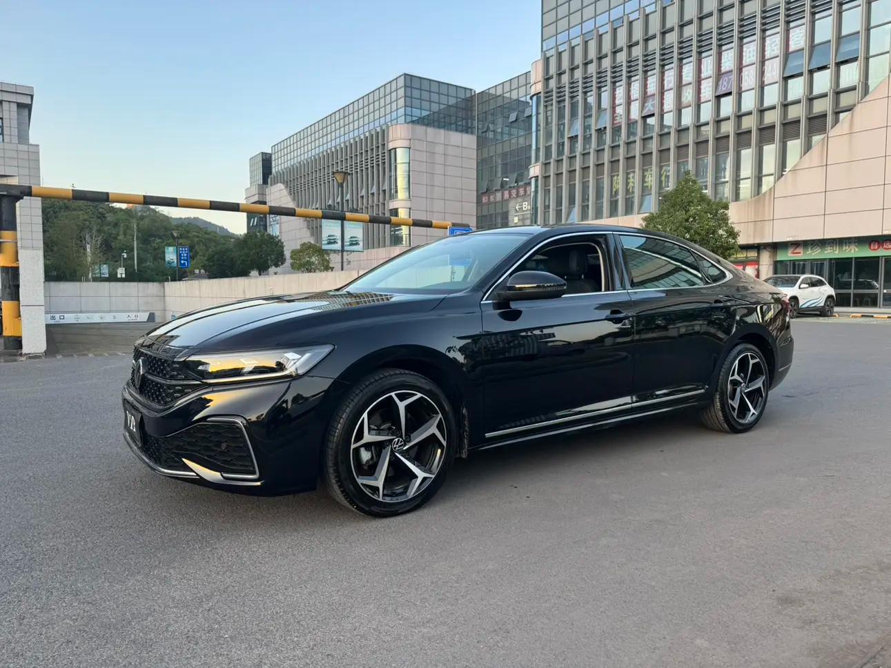 Volkswagen Passat 2023 г. 24149 км.