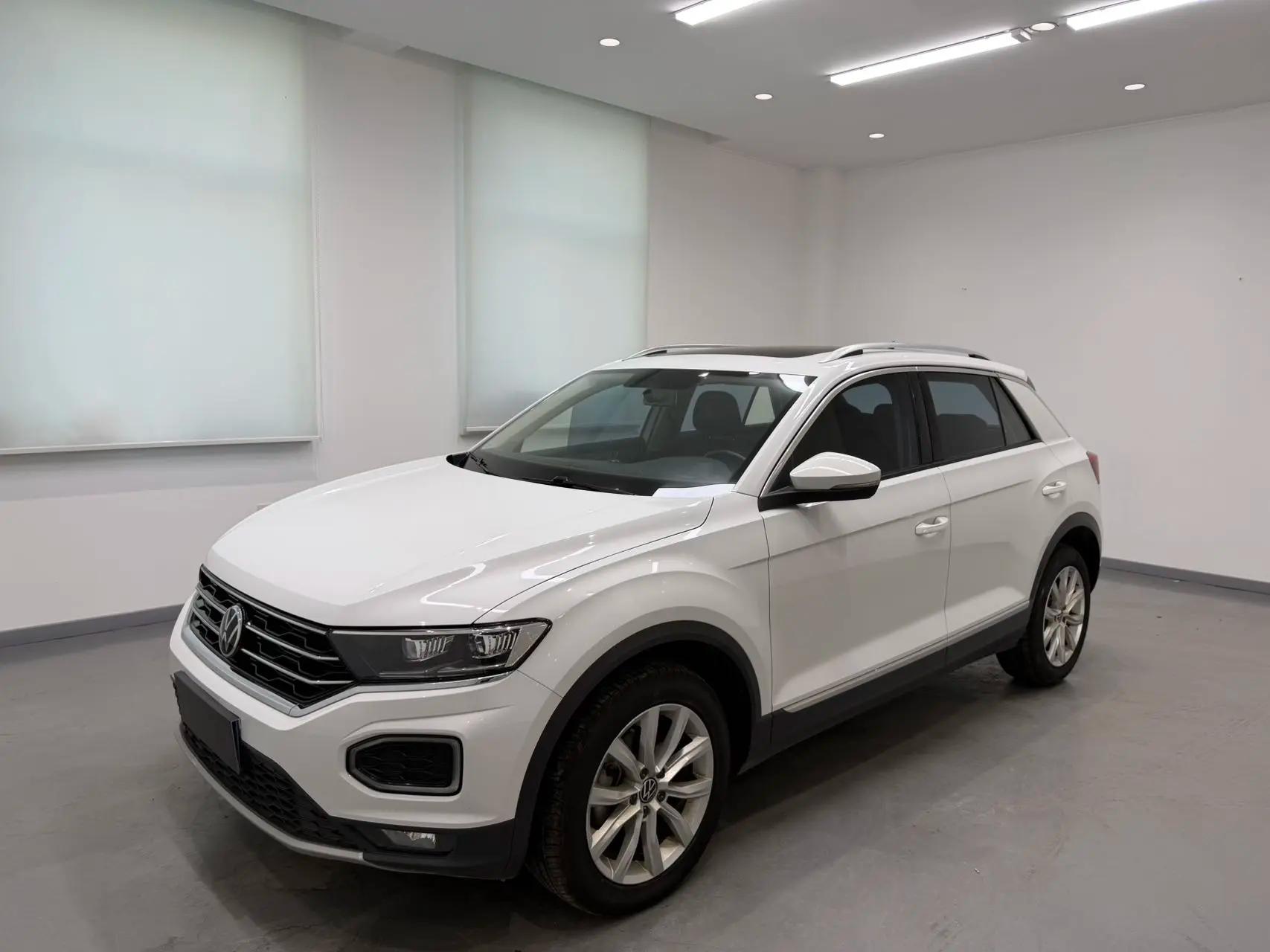 Volkswagen T-Roc 2023 г. 28142 км.