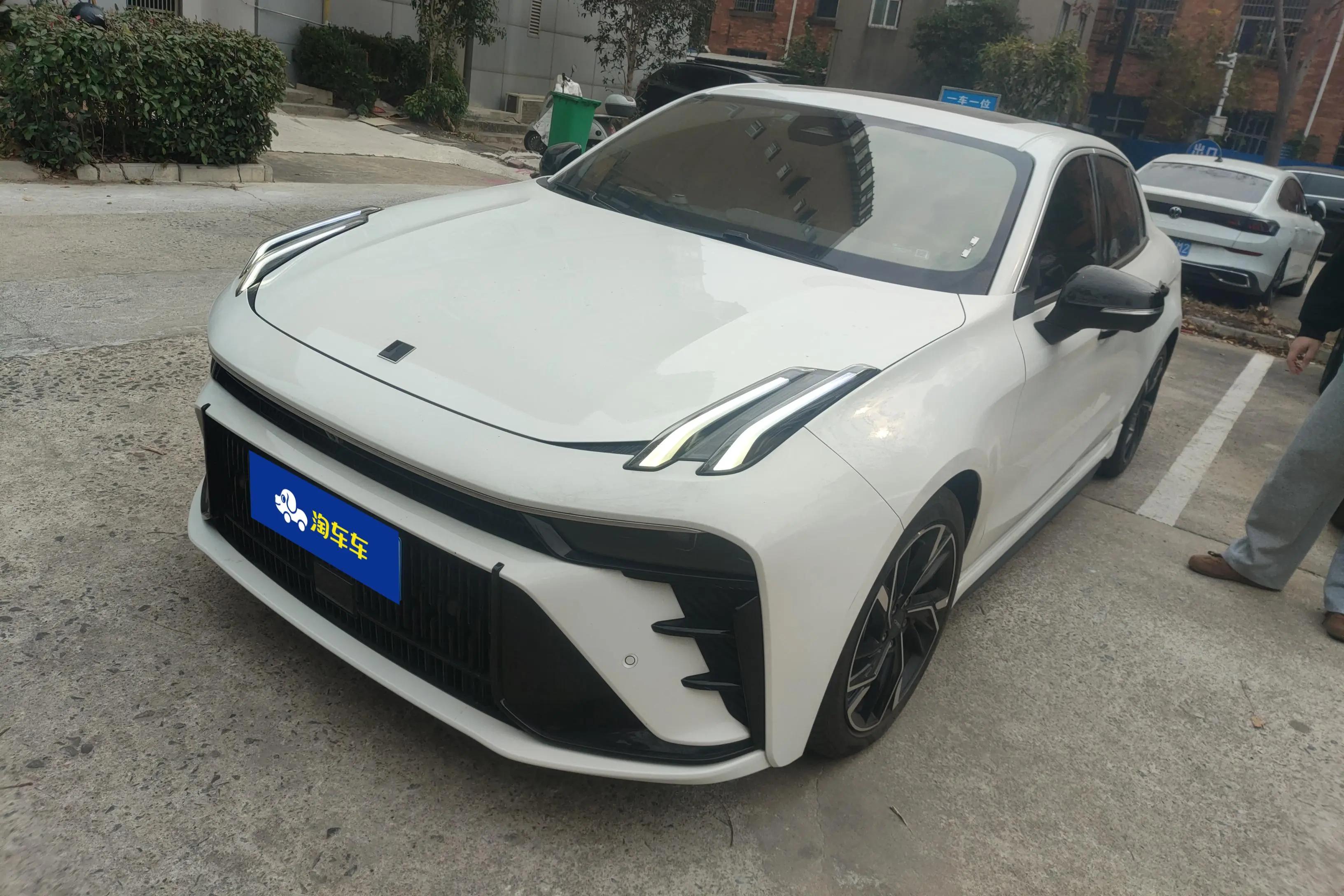 Lynk & Co 03 2023 г. 14643 км.