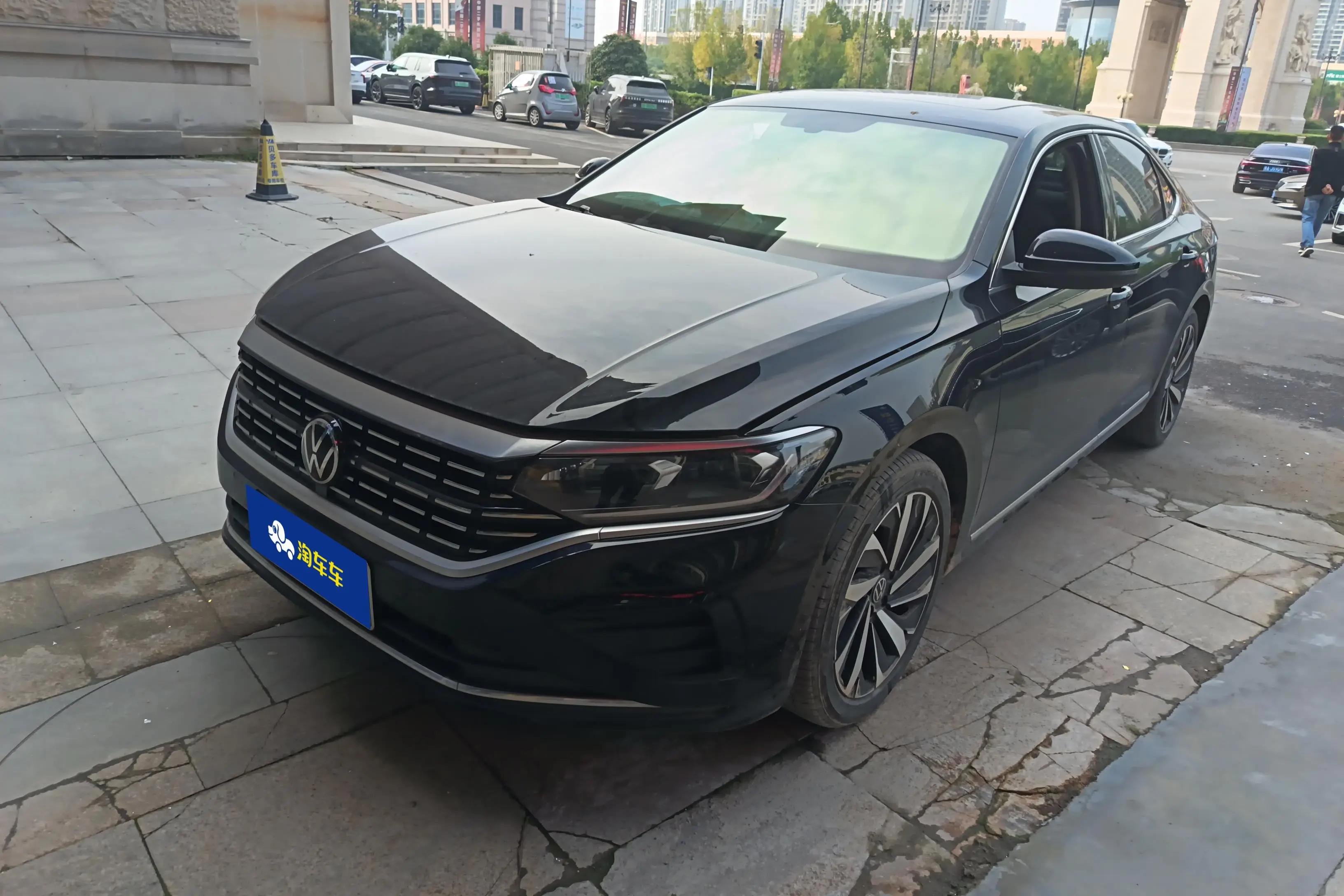Volkswagen Passat 2023 г. 23943 км.