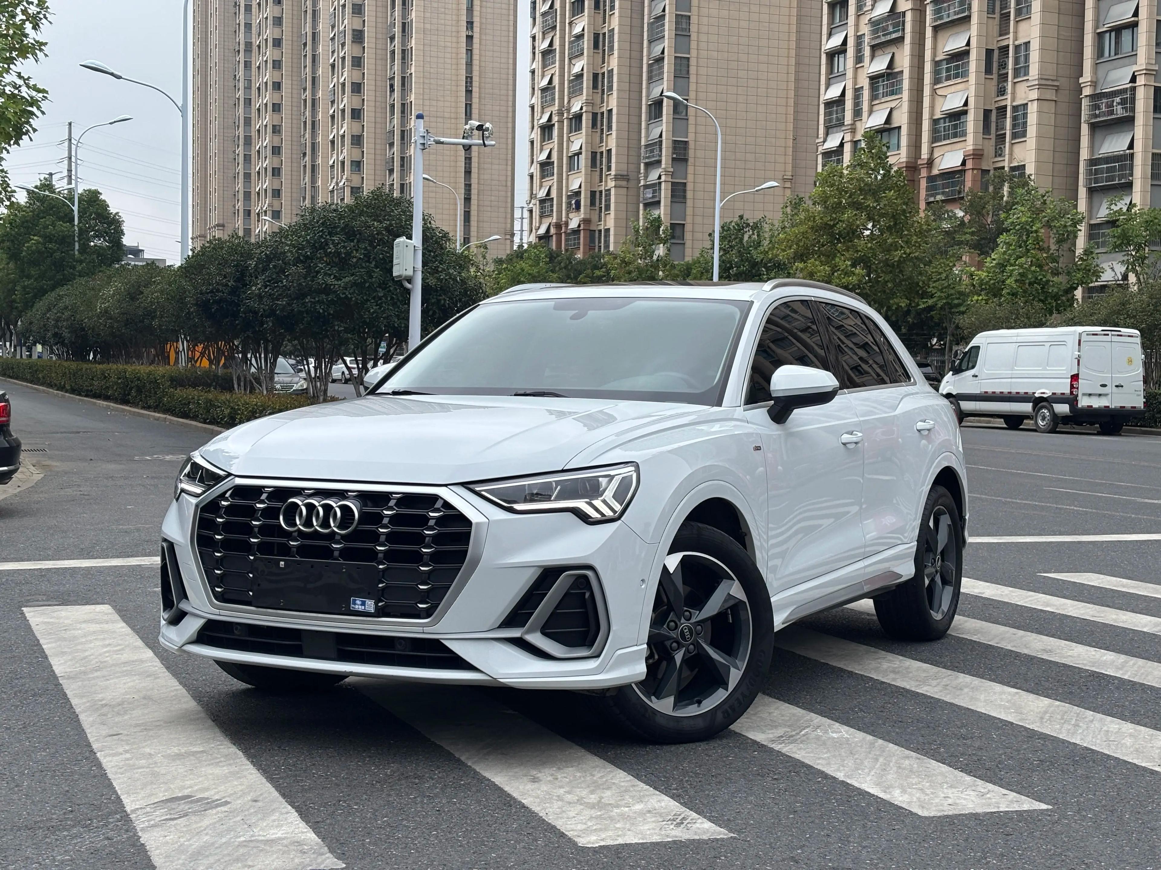 Audi Q3 2022 г. 42138 км.