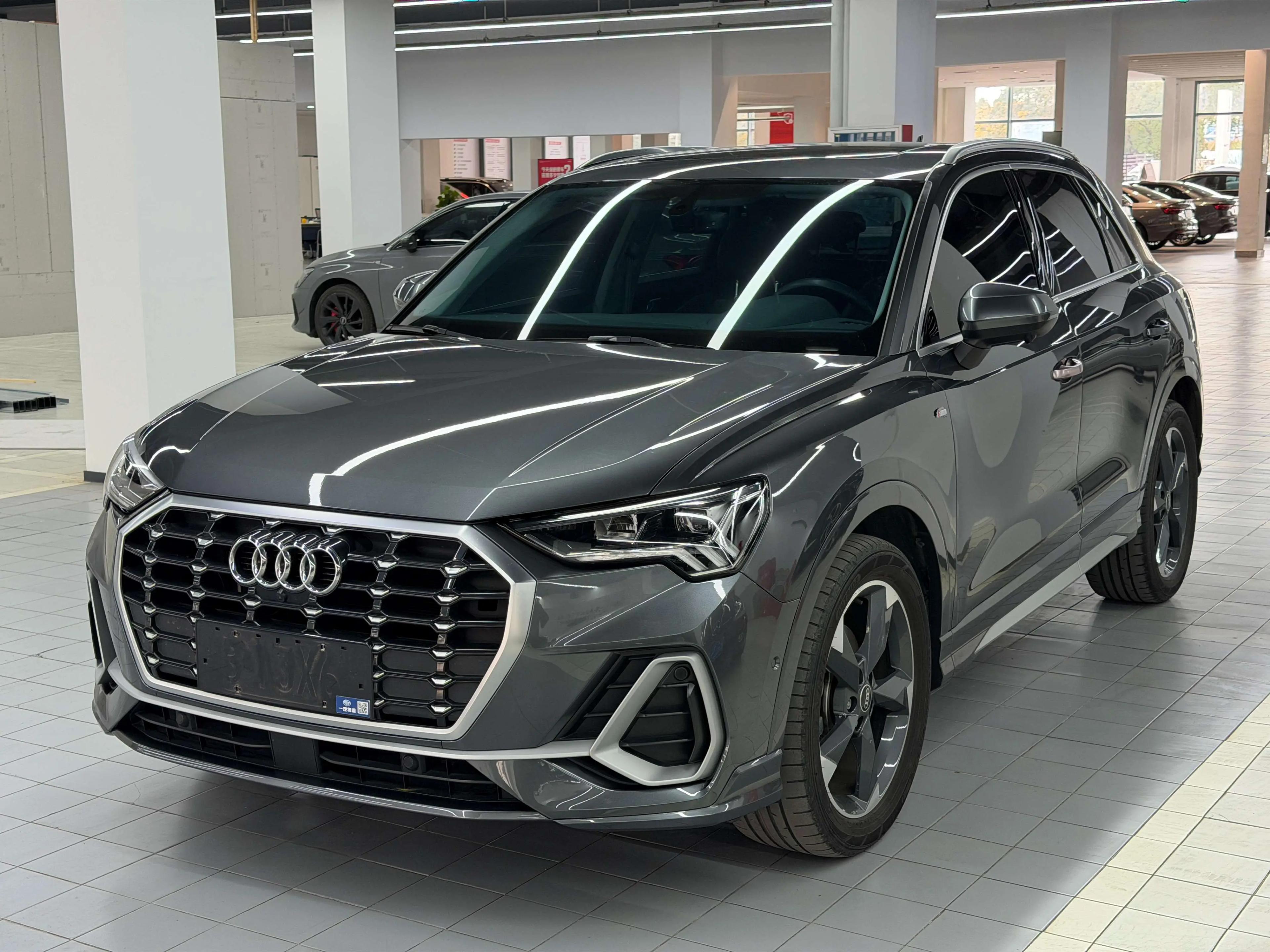 Audi Q3 2021 г. 30140 км.