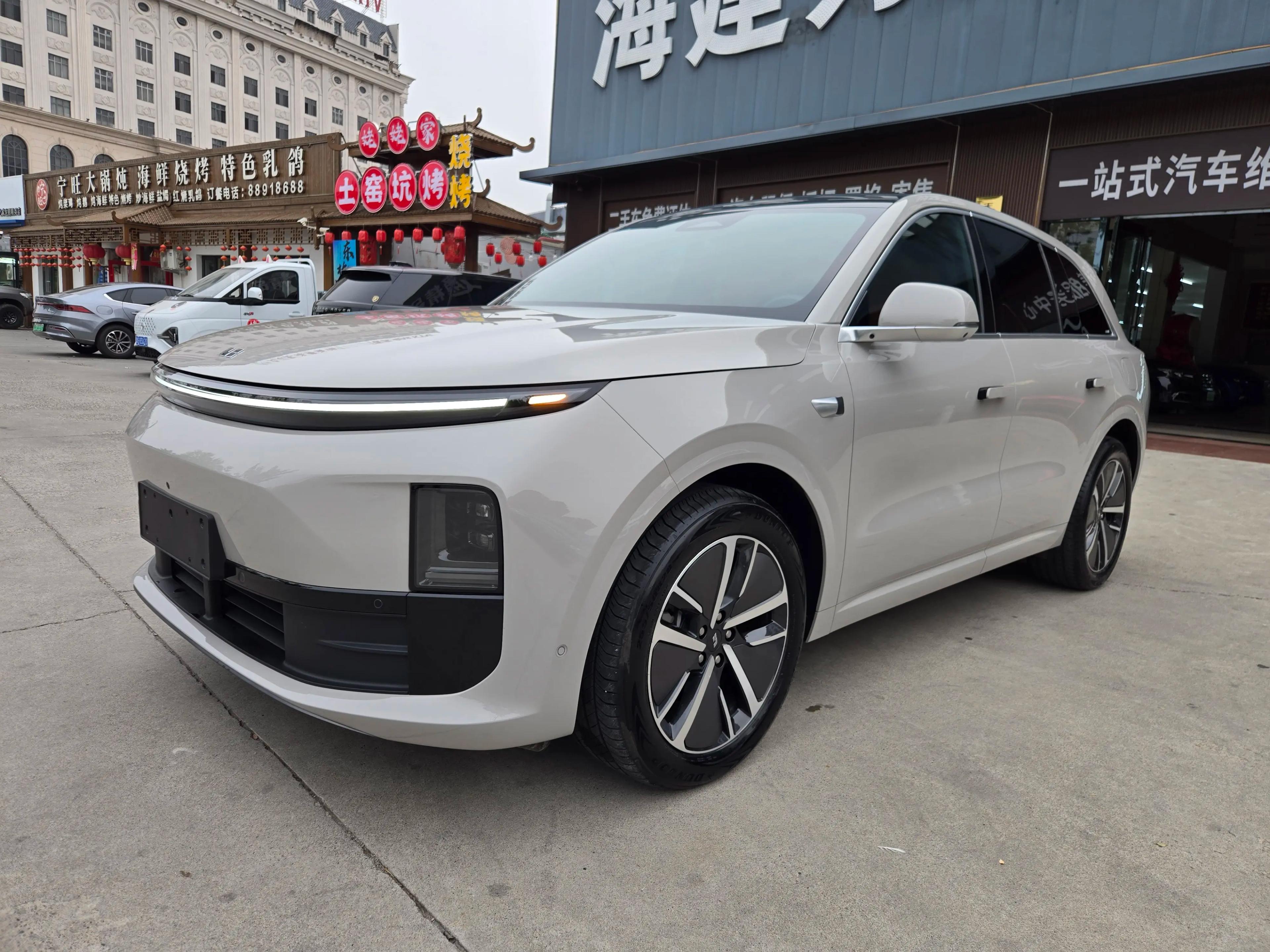 Lixiang L6 2025 г. 6593 км.