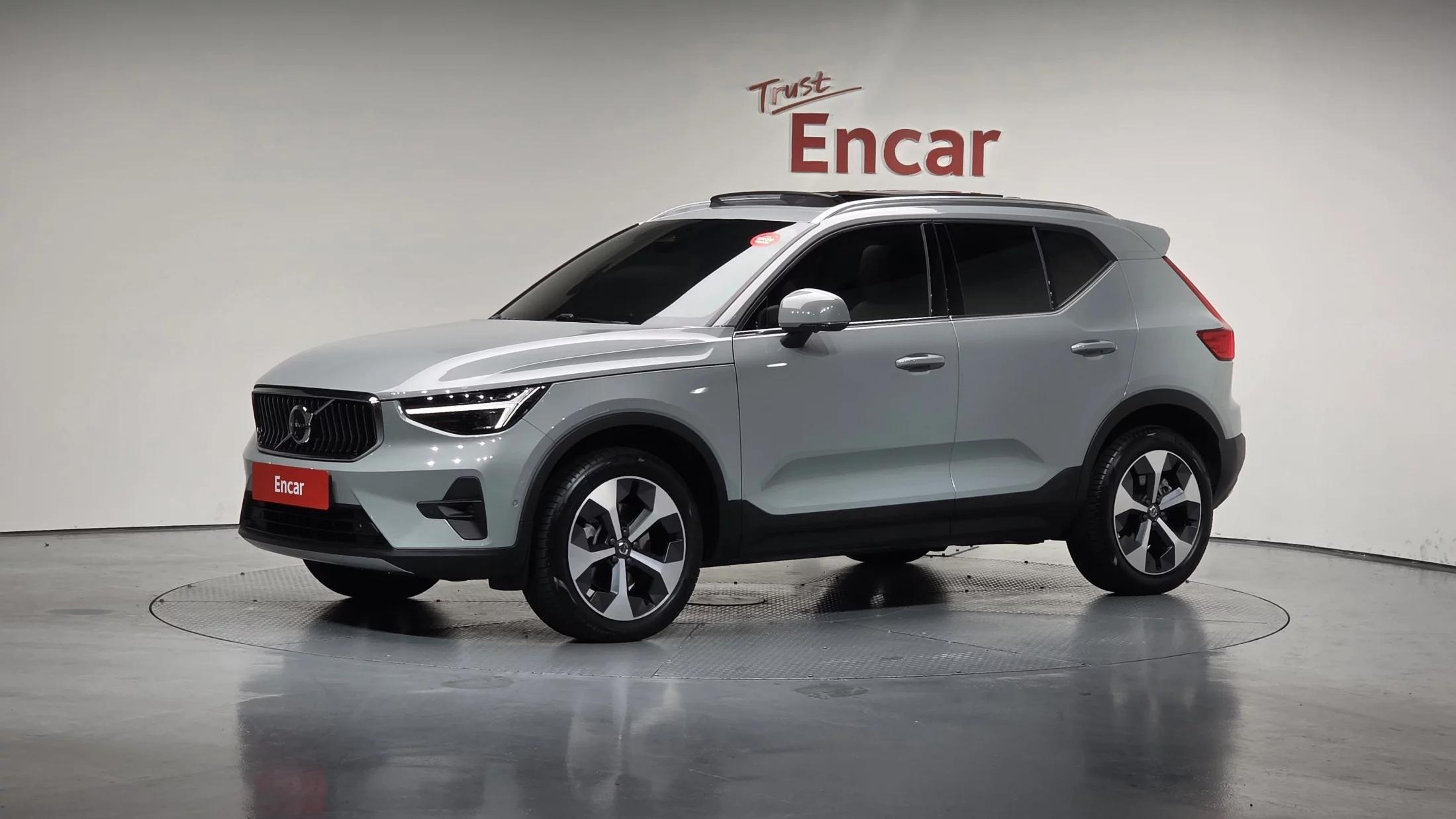 Volvo XC40 B4 Ultra Bright, 2024 г. 7908 км.