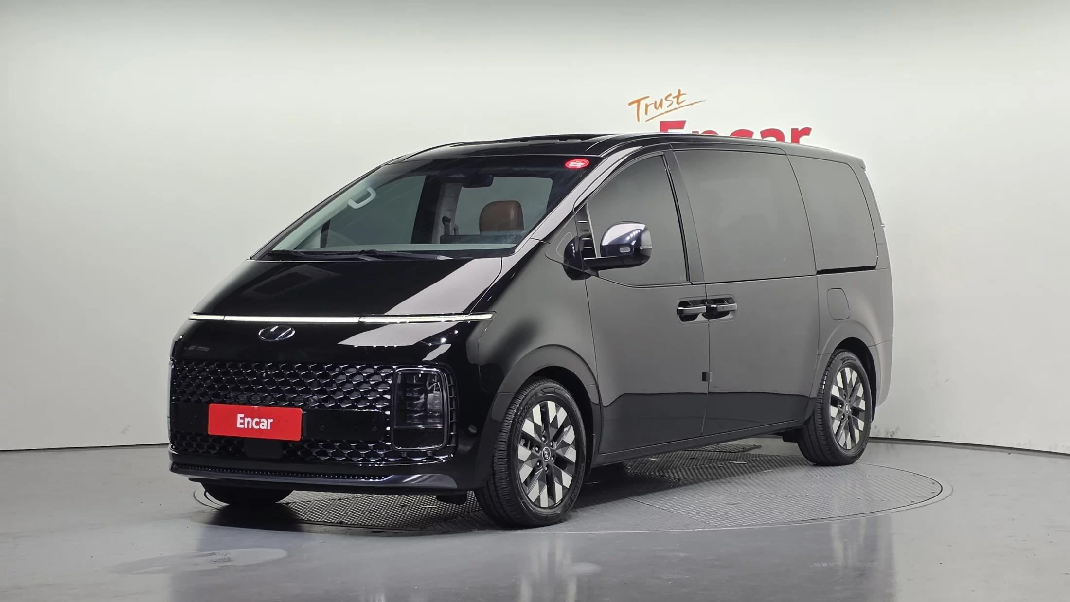 Hyundai Staria 4WD Lounge 7-Seater Inspiration, 2023 г. 41018 км.