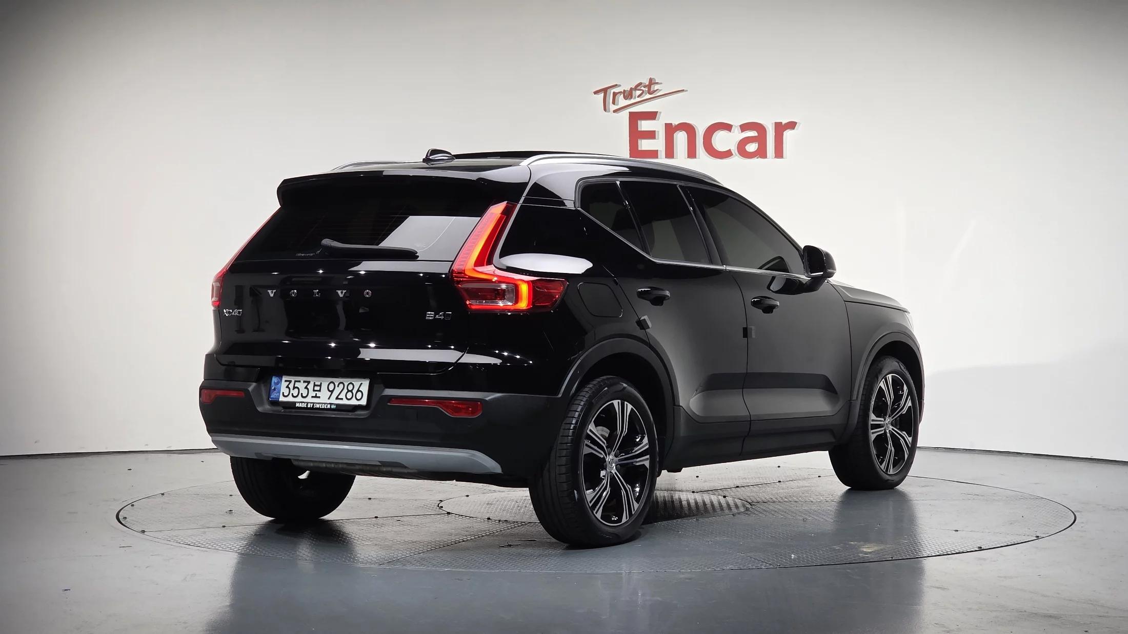 Volvo XC40 B4 Inscription, 2022 г. 14212 км.