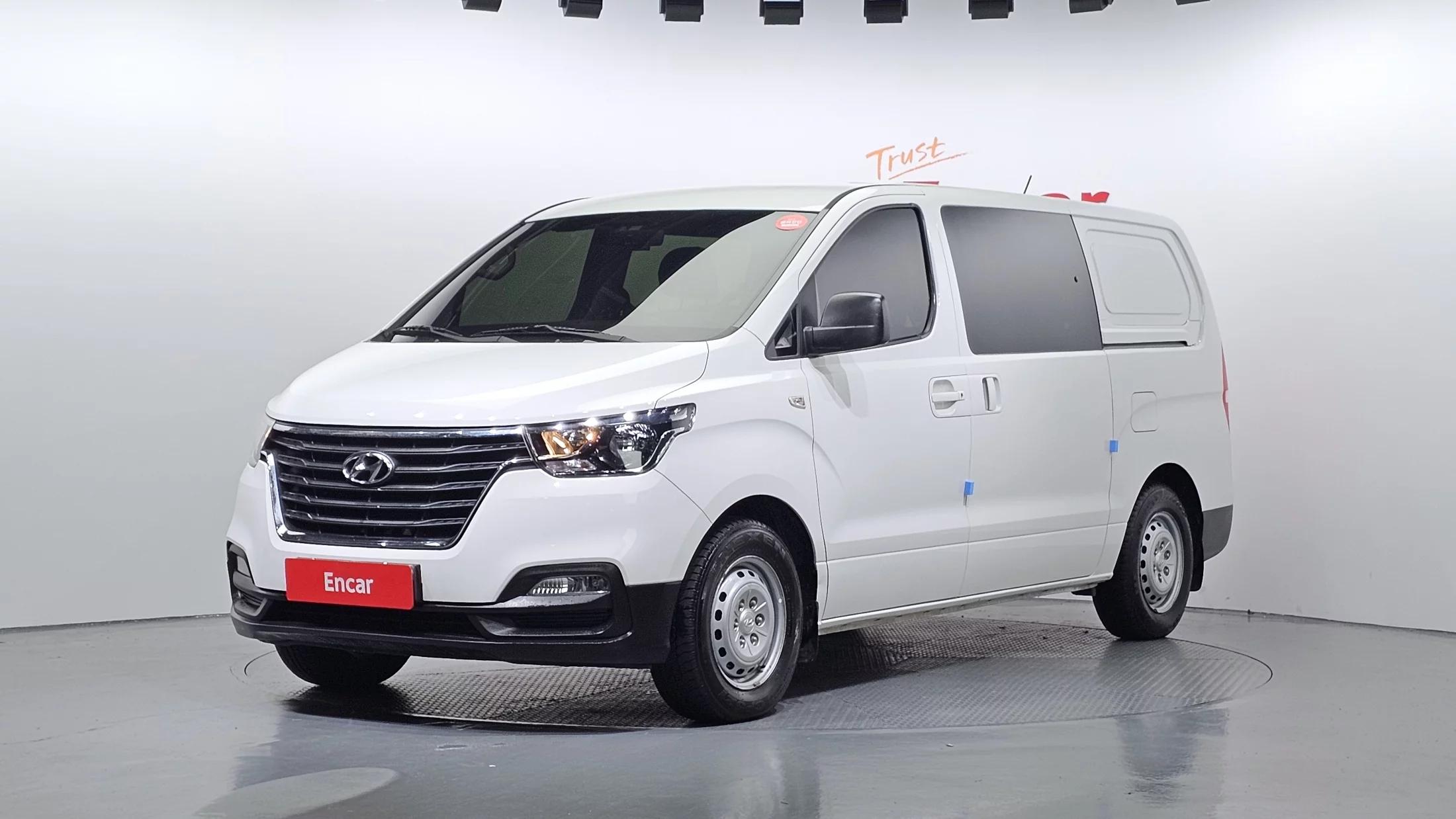Hyundai Starex Van 5-Seater Style, 2021 г. 89818 км.