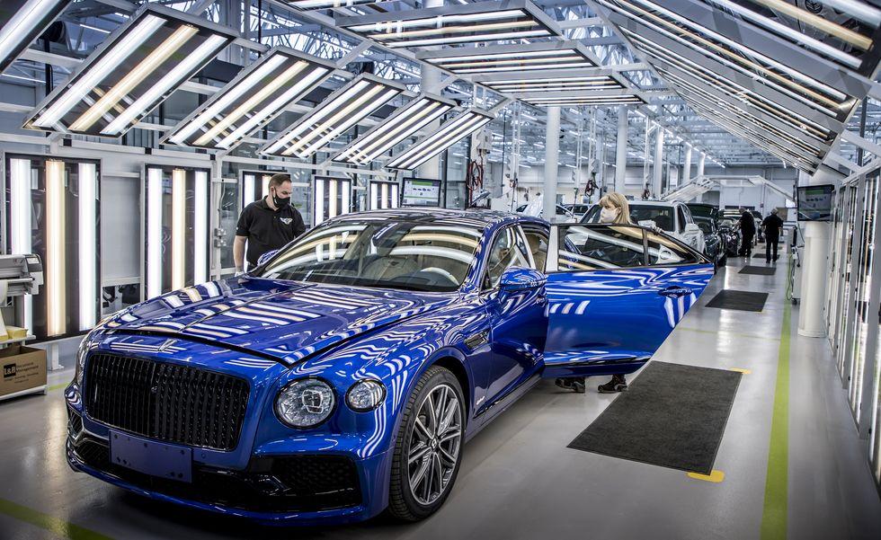 Bentley: будущее за электромобилями!